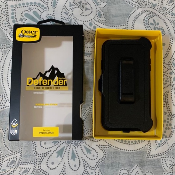iPhone XS Max black otter box case - Picture 1 of 1